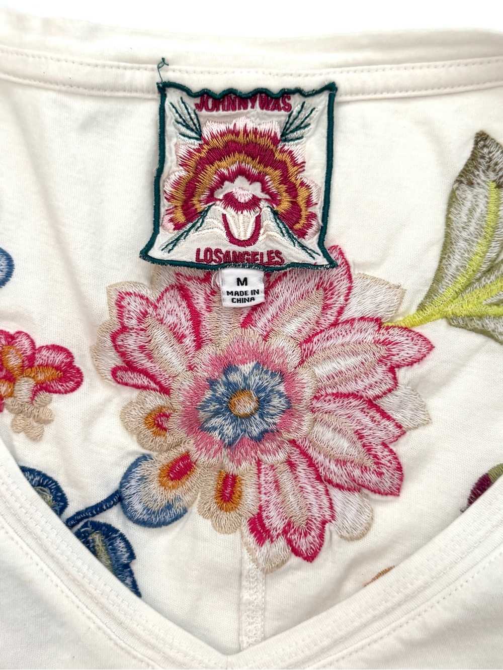 Johnny Was Gracey Trapunto Embroidered V-Neck Cotton Tee - Size M - Picture 2 of 4